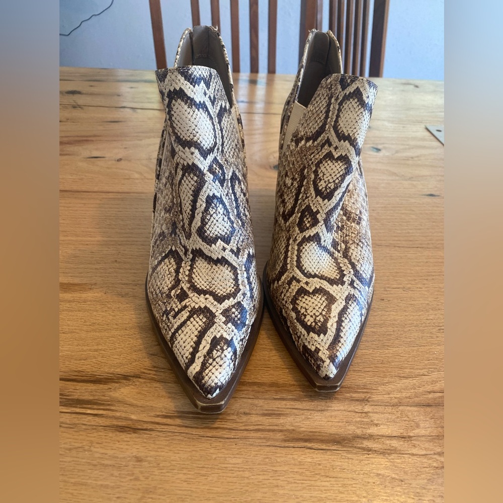Vince Camuto Snakeskin Pattern Heeled Boots Women’s 10 Preloved